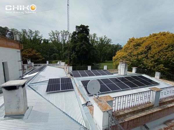 アルゼンチンの複数の屋根に朝科太陽光スタンドが出現