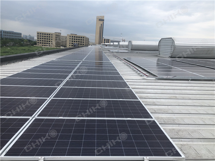 中国4.8MW屋根プロジェクト-チコ波形カラ鋼タイル太陽光架台システム